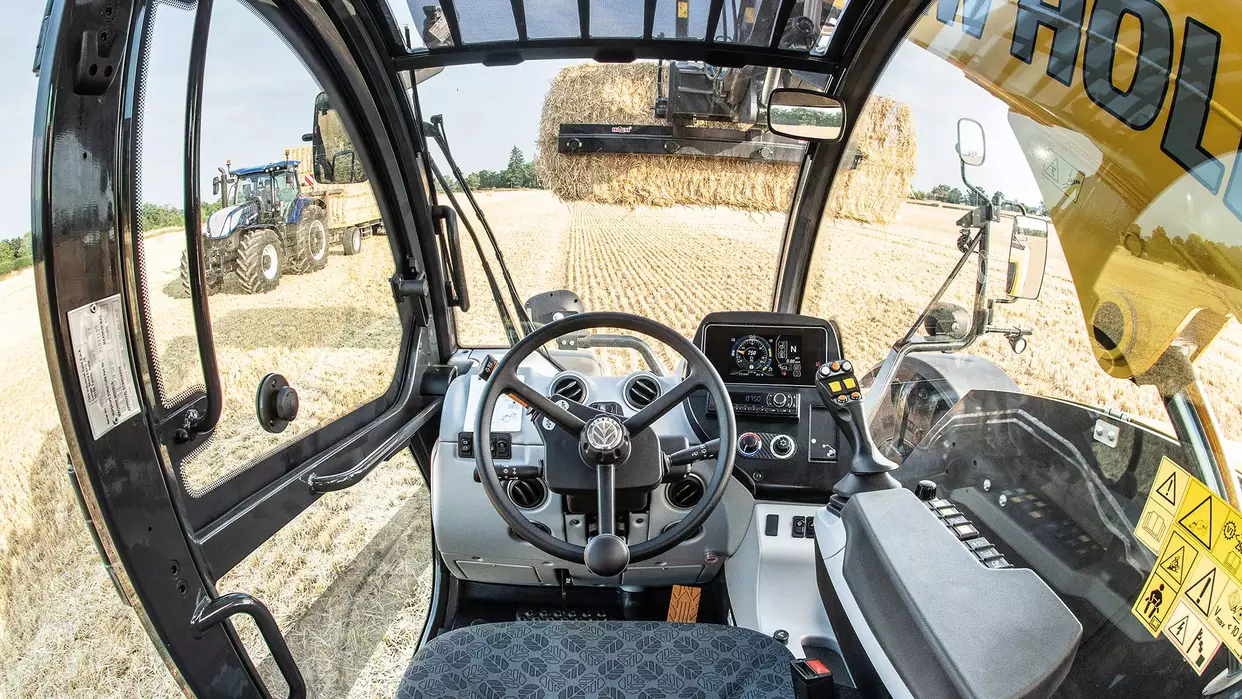 6c8e5df-th-telehandlers-cab-and-comfort-1.webp
