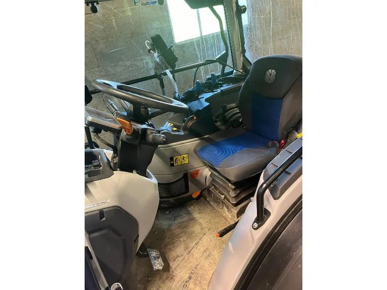 Tracteur fruitier New Holland T4.90F CAB