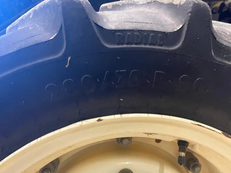 Tracteur fruitier New Holland T4.90F CAB