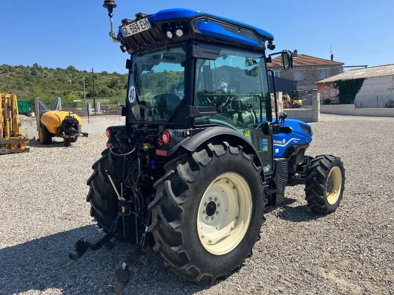 Tracteur fruitier New Holland T4.90F CAB