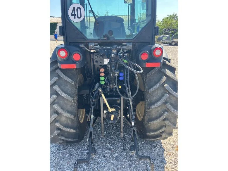 Tracteur fruitier New Holland T4.90F CAB