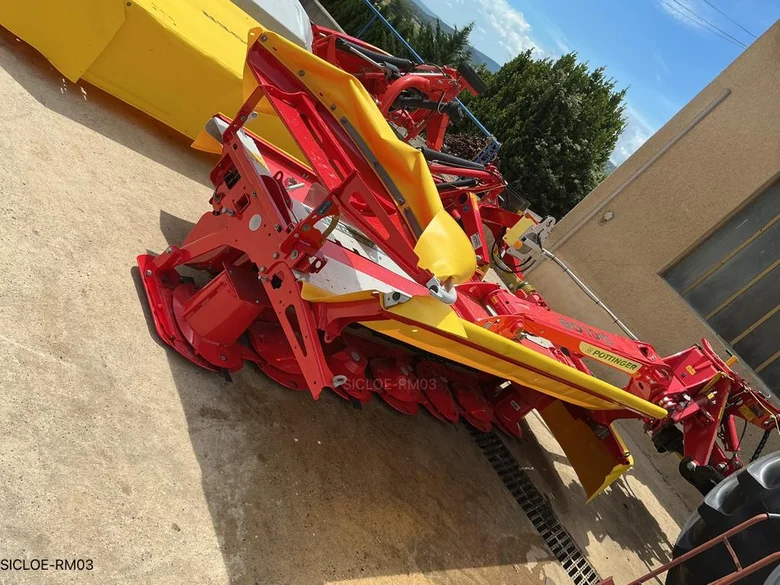 Matériel agricole attelé POTTINGER NOVACAT 302