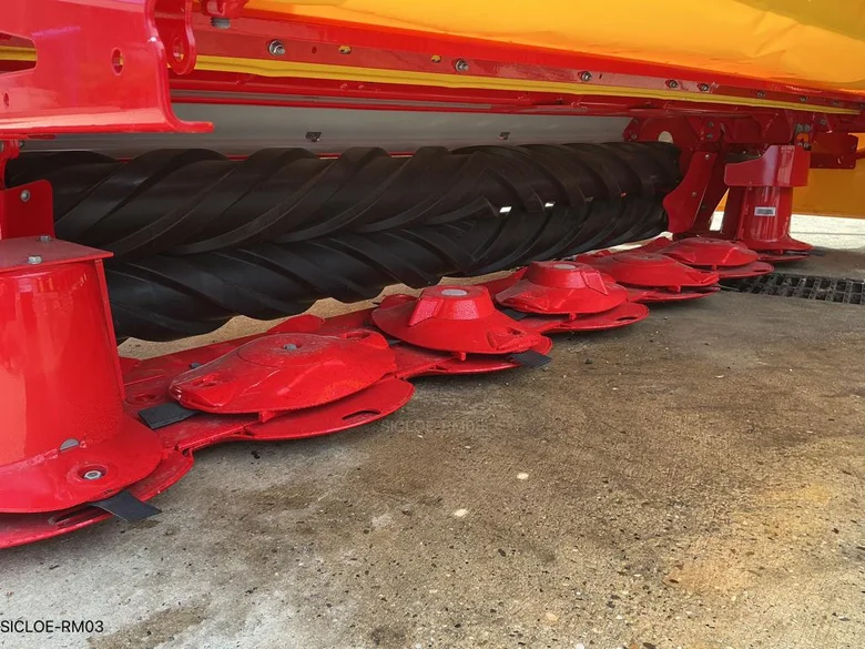 Matériel agricole attelé POTTINGER NOVACAT 302