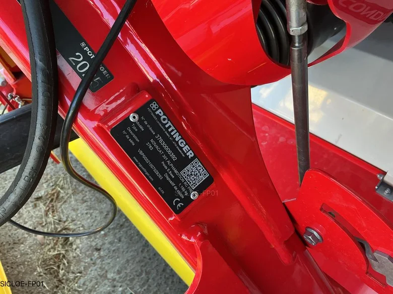 Matériel agricole attelé POTTINGER NOVACAT 301